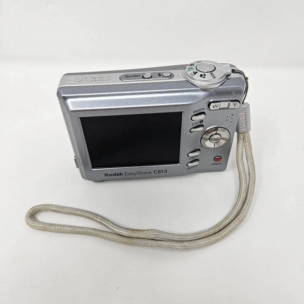Kodak EasyShare C813 8.2MP Digital Camera Silver 3x Optical Zoom Bundle Case SD
